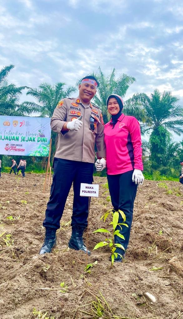 Perayaan Hut RI Ke 78,  Polresta Deli Serdang Gelar Penanaman Pohon Serentak