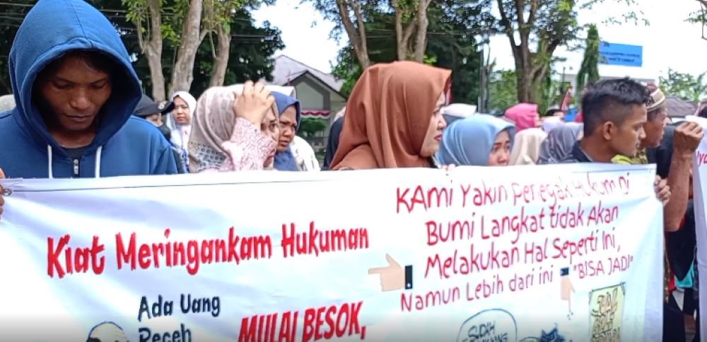 Keluarga Anggota DPRD Langkat yang Tewas, Unjukrasa Tuntut Hukuman Mati