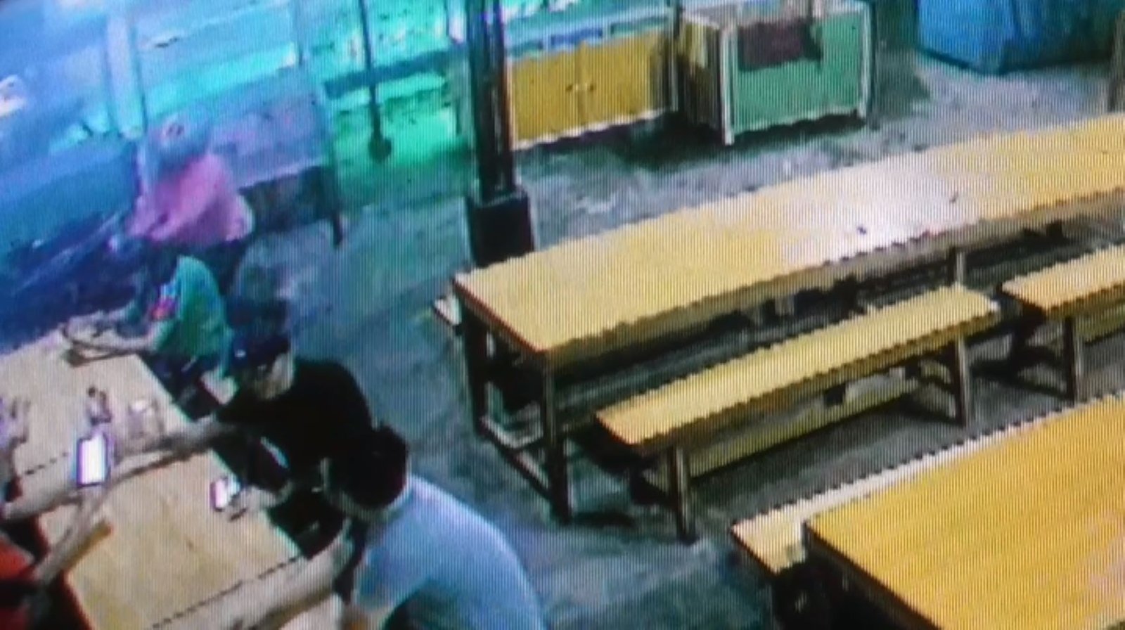 Aksi Rampas HP Pedagang Mie Pangsit di Medan Terekam Cctv