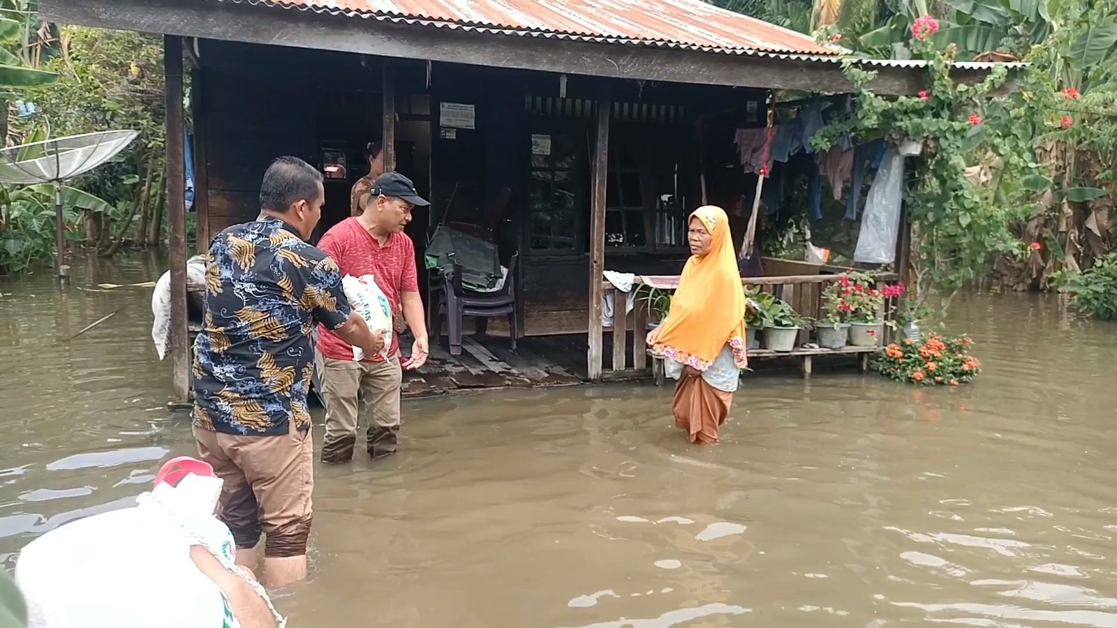 Banjir Rendam Ratusan Rumah di Batubara, Pemkab Salurkan Bantuan