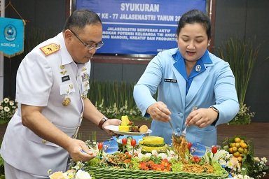Danlantamal 1 dan Ketua Korcab 1 DJA 1 Syukuran HUT Ke-77 Jalasenastri