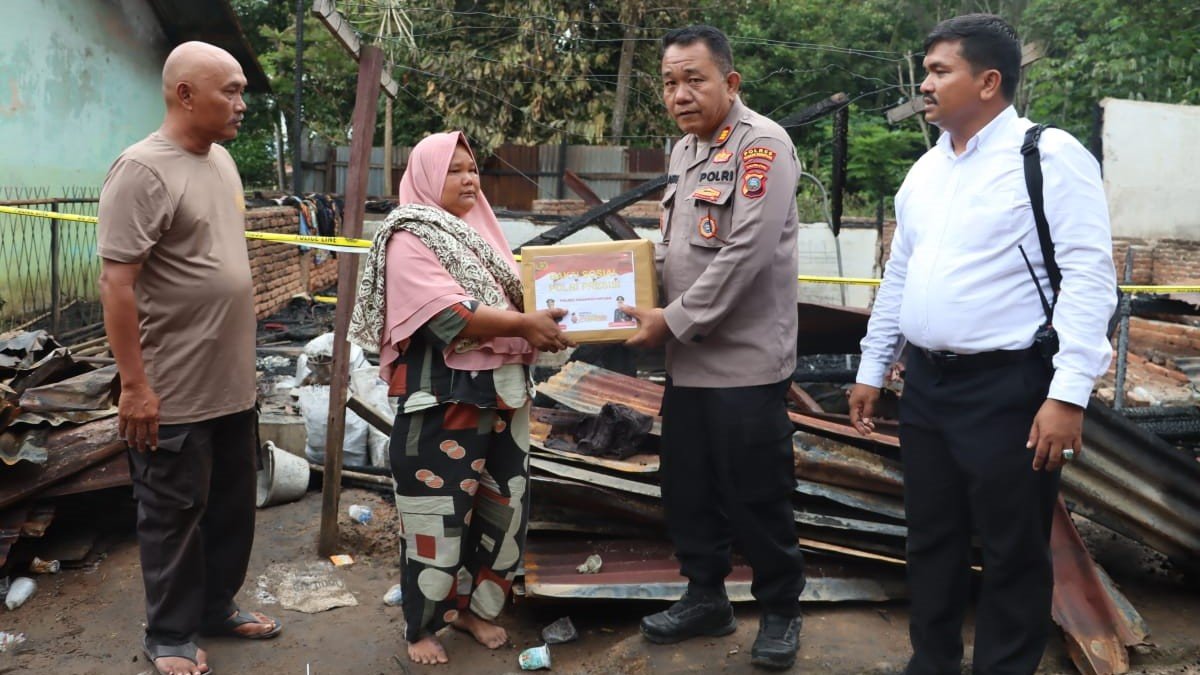 Kapolres Padangsidimpuan Gecep Beri Bantuan ke Korban Kebakaran di Losung