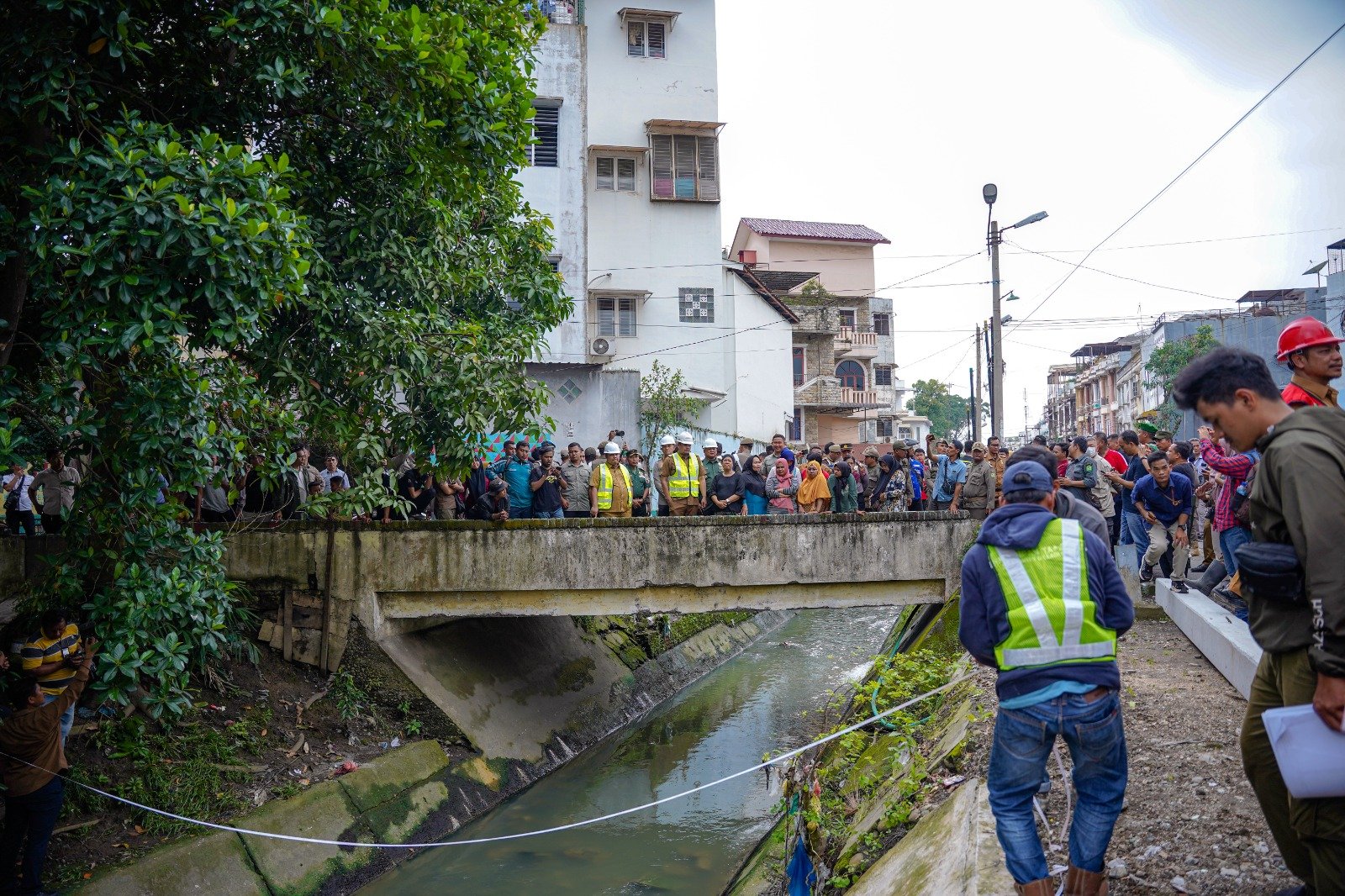 Atasi Banjir di 3 Wilayah, Pemko Medan Lebarkan Parit Emas Jalan Sampali
