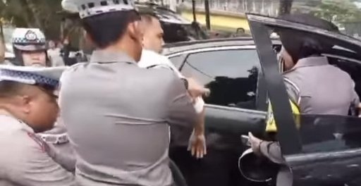 Petugas Hentikan Pengemudi Mobil yang Gugup, Ternyata Pakai Narkoba
