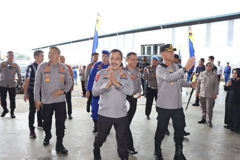 Wakapolri Komjen Pol Agus Andrianto Kunjungi Nelayan Tradisional di Belawan