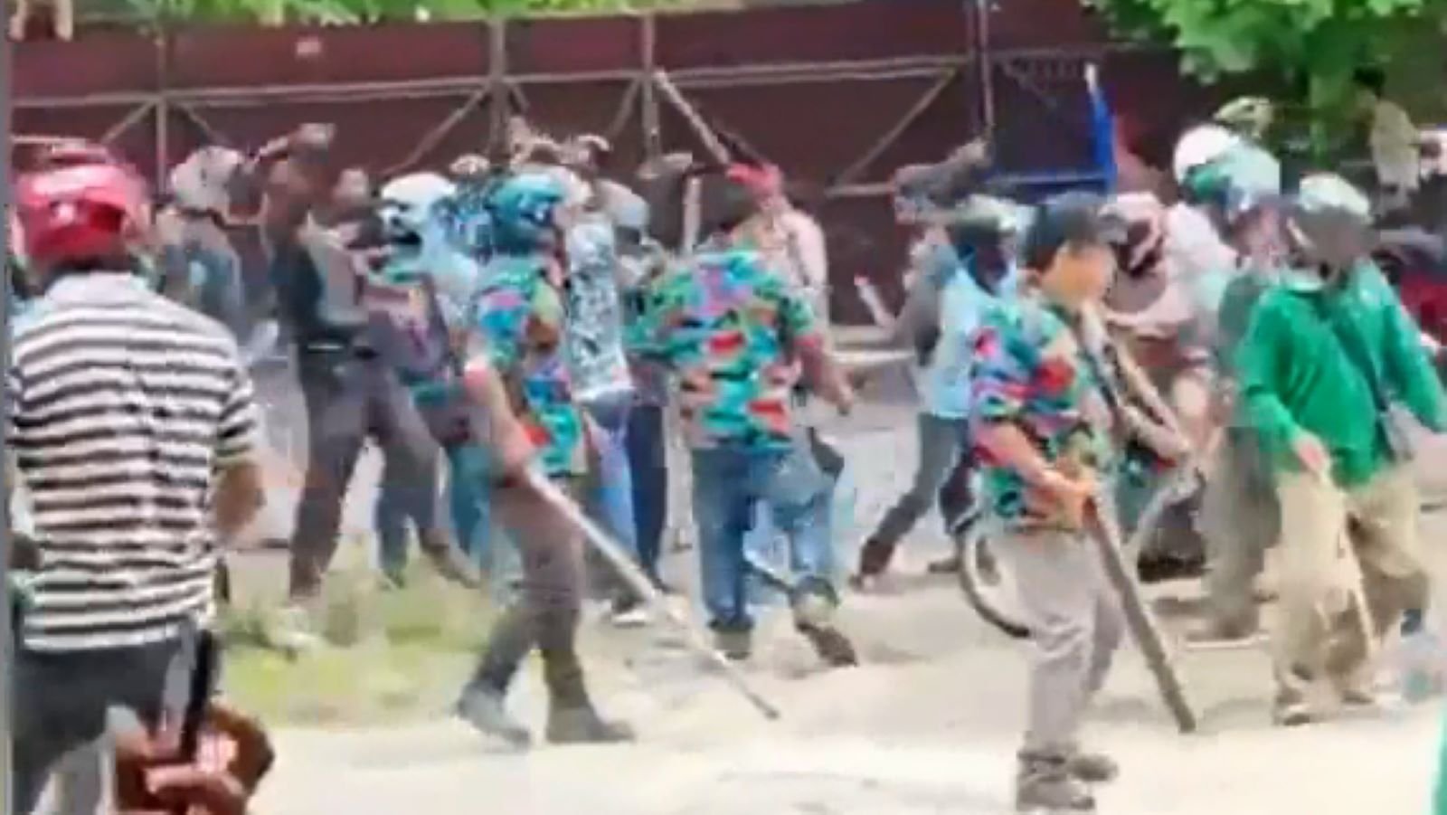 Bentrok Dipicu Isu Dualisme, Satu Terluka dan Mobil Rusak di Pekanbaru