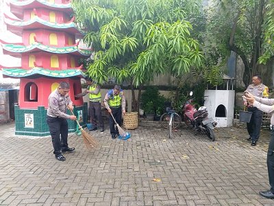 Hari Lantas ke-68, Satlantas Polres Pelabuhan Belawan Bersih Rumah Ibadah