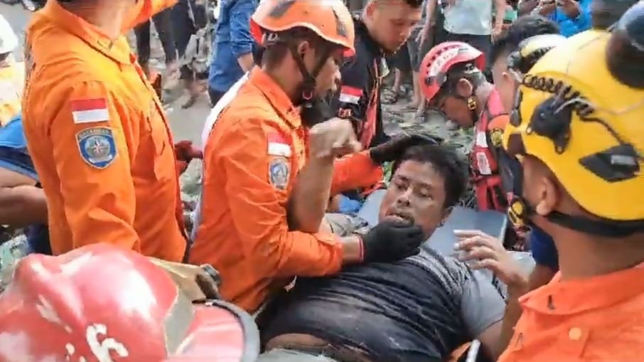 Diduga Rem Blong, Truk Bermuatan Batubara Hantam Empat Rumah