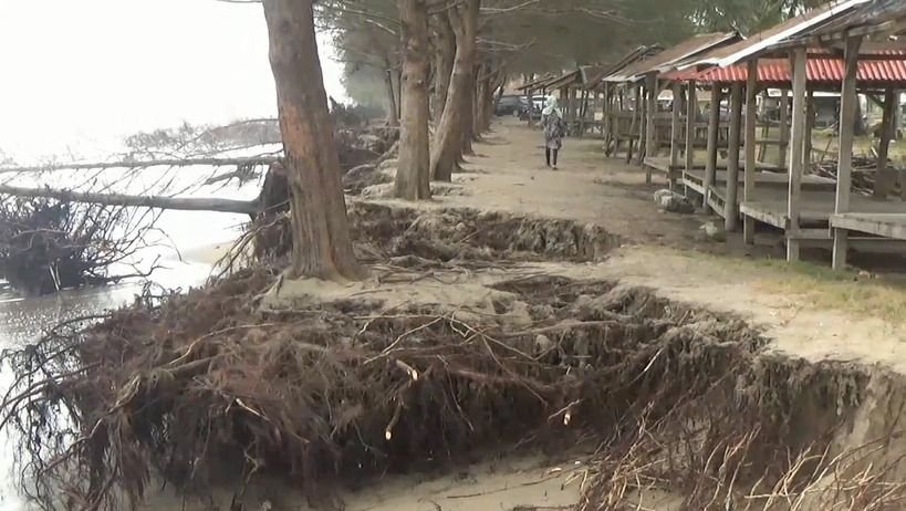 Abrasi Pantai Pasir Jambak Padang Semakin Dekat ke Pemukiman