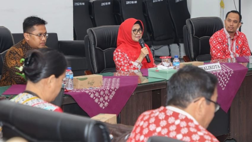 Susanti Buka Kick Off Meeting dan FGD Kajian Studi IPEI