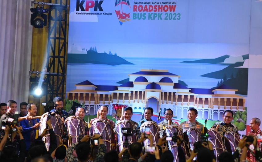 Pj Gubernur Buka Roadshow Bus KPK di Pekan Raya Sumatera Utara