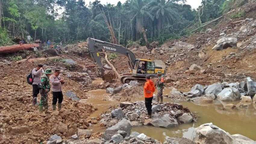 Timbunan Material Setinggi 15 Meter, Pencarian Korban Longsor di Simalungun Terkendala