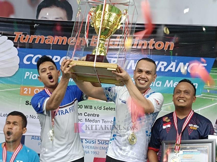 Taklukkan PTPN 4, Auto 2000 Menangkan Piala Bergilir Turnamen Badminton Corporate dan Insurance RSCAM