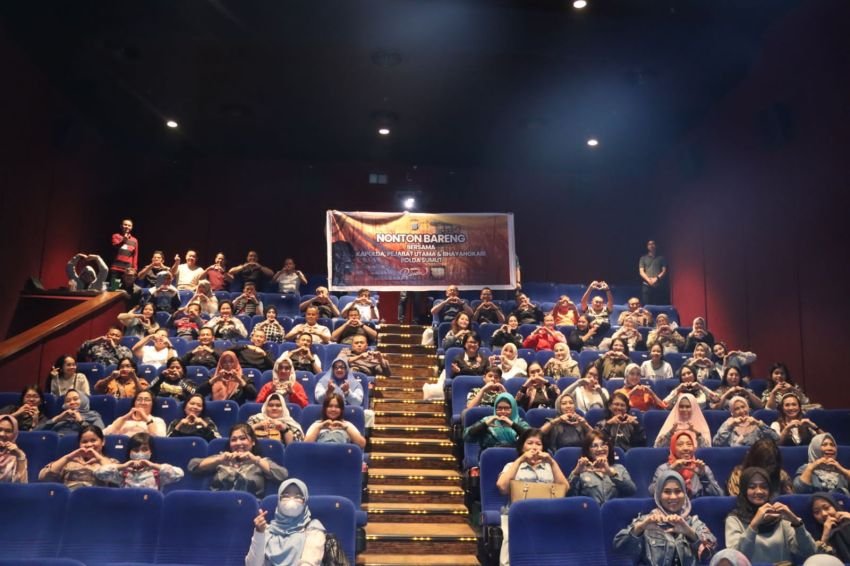 Kapoldasu Nontong Bareng Film &ldquo;Aku Rindu&rdquo; Bersama Jajaran Kapolres