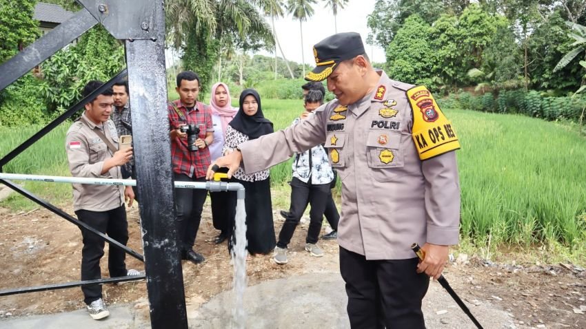 Polri Peduli Lingkungan, Kapolres Sidimpuan Salurkan Bantuan Sumur Bor