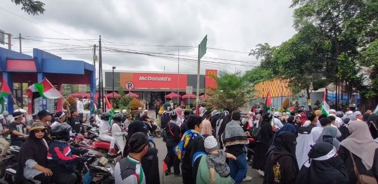 Ribuan Massa Demo Mcdonald's di Medan, Serukan Boikot Produk Israel