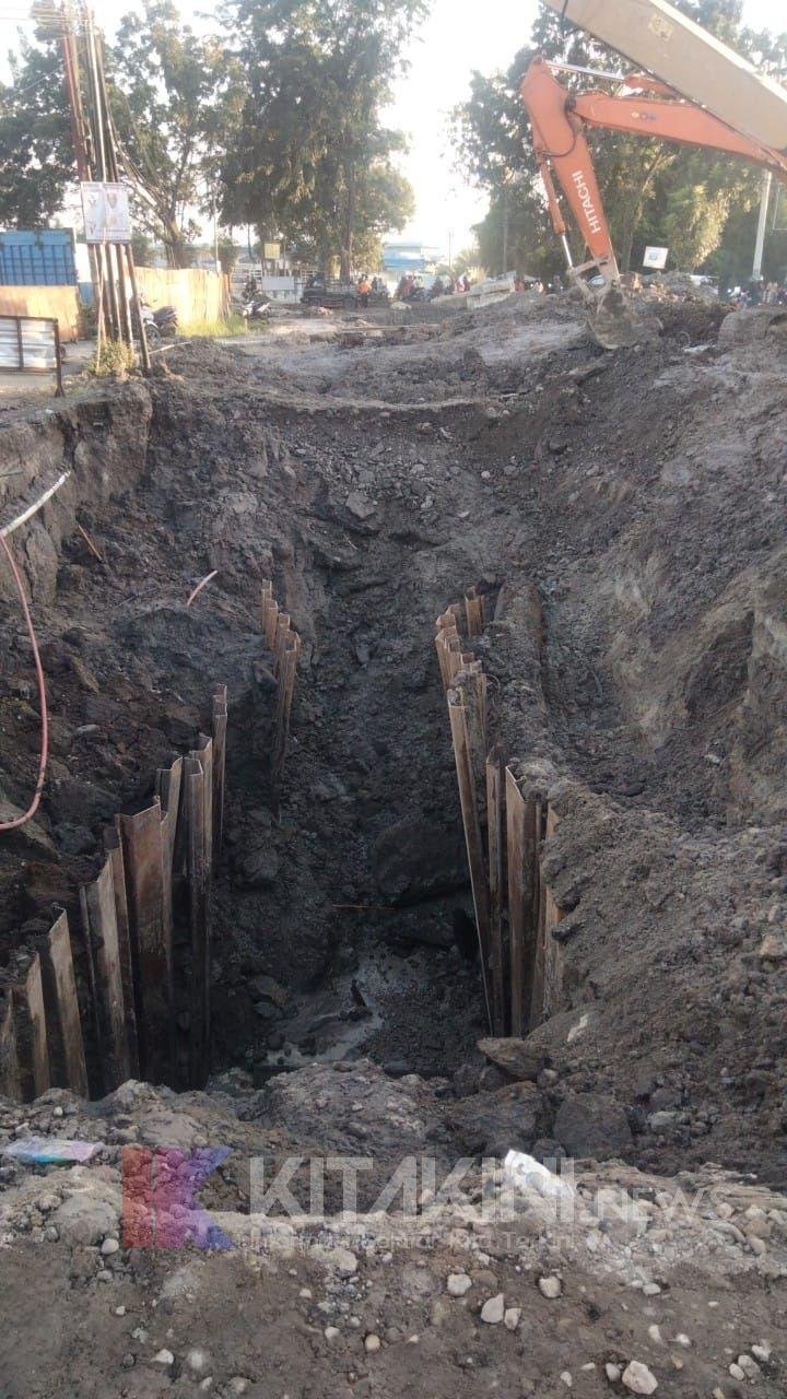 Akibat "Galian Drainase&rdquo; Pipa 600 Tirtanadi Pecah Distribusi Air Terhenti