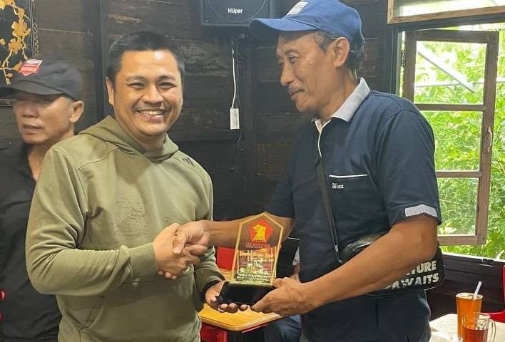 Penghargaan Anggota DPRD Medan untuk Mantan Kepling