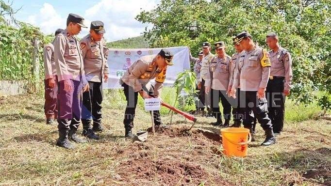 Dukung Program Penanaman 10 Juta Pohon, Polres Padangsidimpuan Mulai dari Batunadua