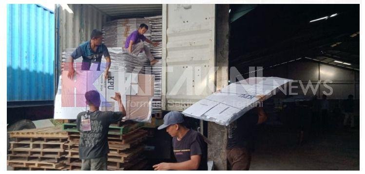KPU Kota Medan Terima Logistik 16.340 Kotak Suara