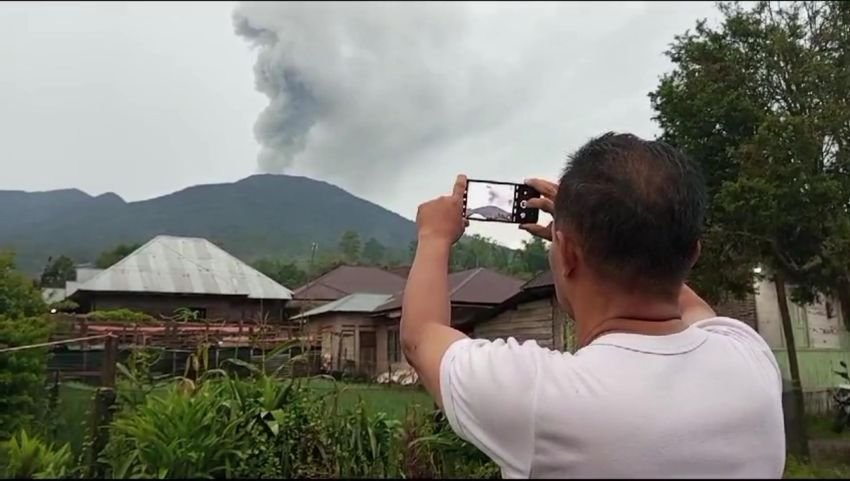 BKSDA Tutup 4 Gunung Api di Sumbar Untuk Wisata dan Pendakian