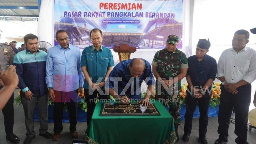 Plt Bupati Langkat, Syah Afandin Resmikan Pasar Rakyat Brandan