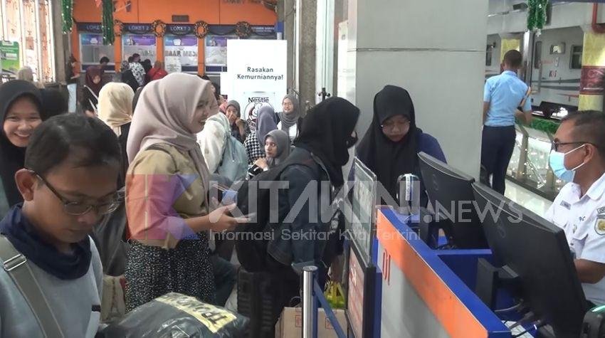 Libur Nataru, Lonjakan Penumpang Terlihat di Stasiun Besar KAI Medan