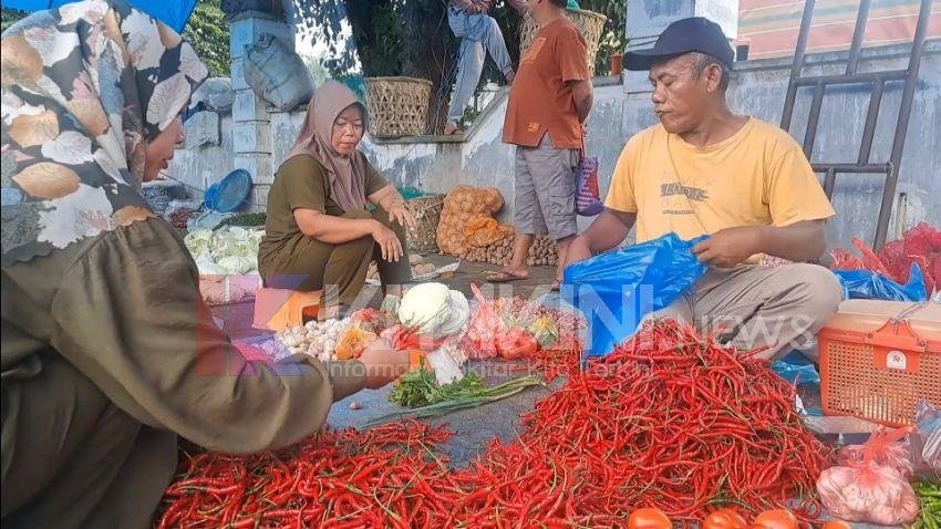 Ekonomi Sulit Harga Cabai Melejit, Emak-emak Menjerit