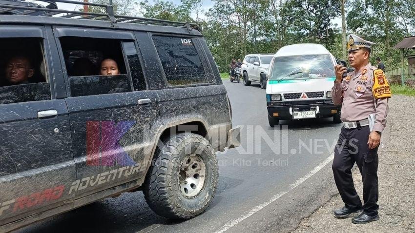 Truk Terbalik di Simirik Batunadua, Polisi Buka Tutup Arus Lalin