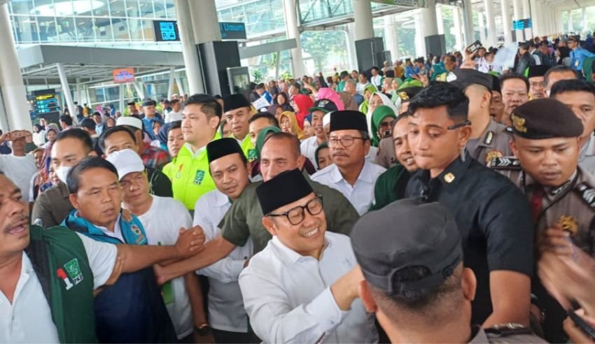Sambut Cak Imin di Kualanamu, Pendukung Amin Teriak : Satu Putaran