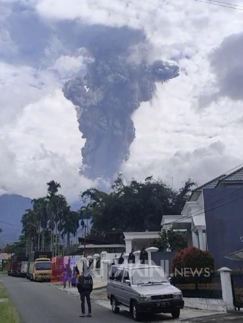 Gunung Merapi Singgalang, Sumbar Meletus