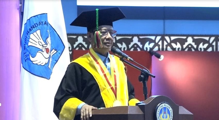 Hadir di Wisuda Universitas Negeri Padang, Mahfud MD Berikan Orasi Ilmiah