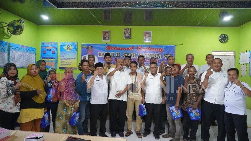 Serahkan Bantuan Bedah Rumah, Syah Afandin: Jalan Stabat-Secanggang Diperbaiki