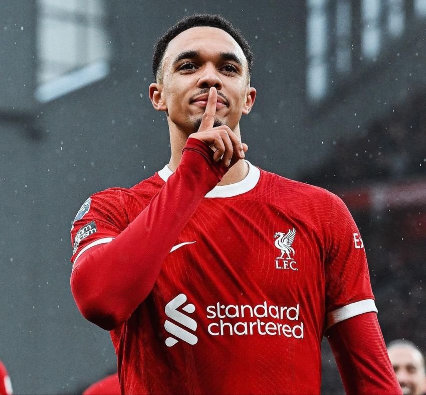 Kalahkan Fulham lewat Comeback Spektakuler, Liverpool Salip Man City dan dekati Arsenal