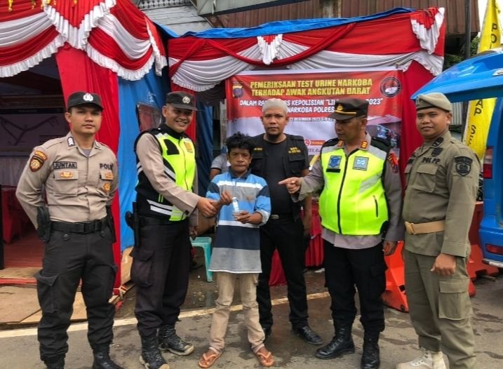 Polres Tapsel Lakukan Tes Urine Kepada 10 Supir