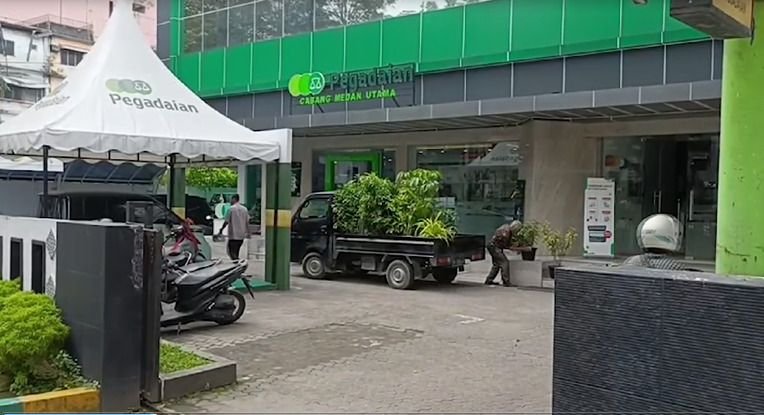 Masa Pemilu dan Pilpres, Kantor Pegadaian di Medan Ramai Didatangi Caleg dan Tim Pemenangan Capres