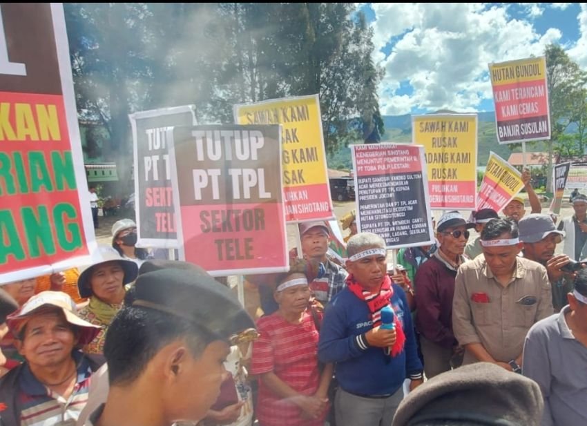 Ratusan Warga Kenagarian Sihotang Korban Banjir, Tuntut TPL Ditutup