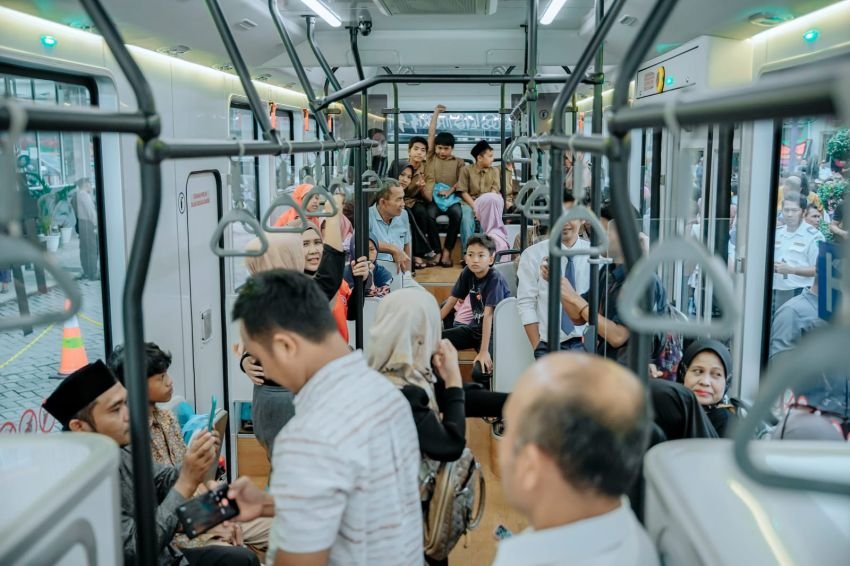 Sepekan Bus Listrik Beroperasi, 5.917 Penumpang Berangkat dari Halte J-City