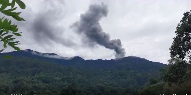 Pemkab Agam Perpanjang Masa Tanggap Darurat Erupsi Gunung Marapi