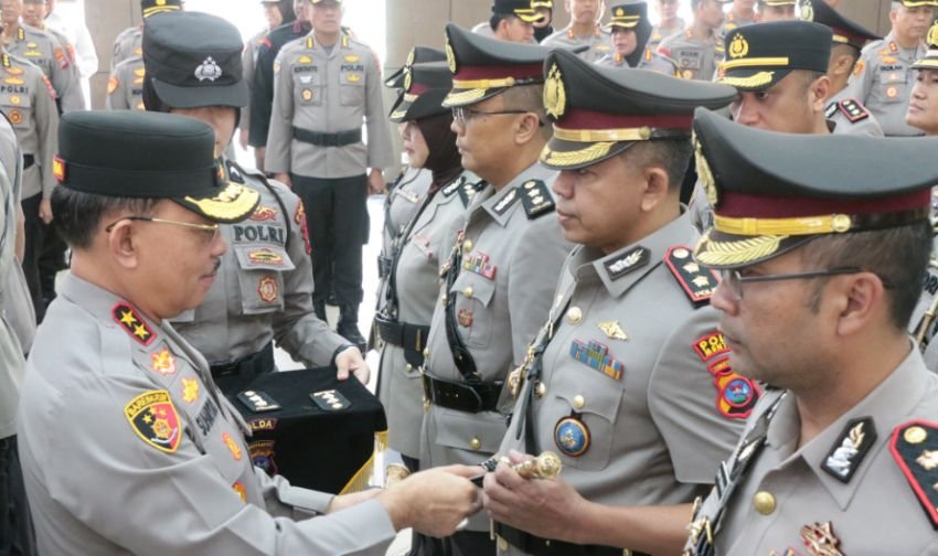 Jelang Pemilu, Kapolda Sumbar Setijabkan 4 Pejabat Utama dan 6 Kapolres