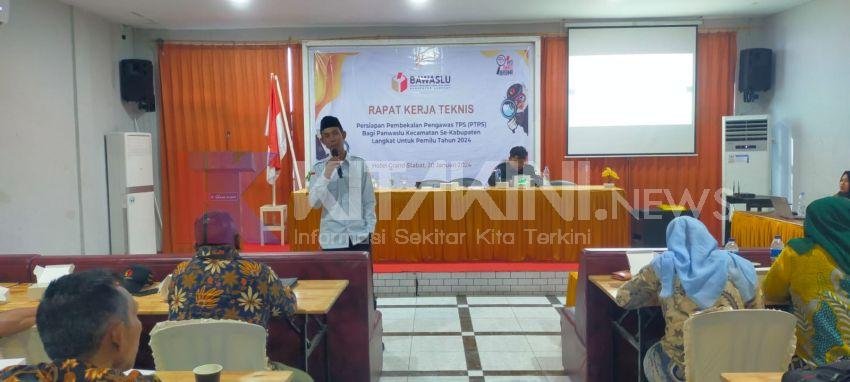 Bawaslu Langkat Bekali Panwaslu Kecamatan untuk Bimtek PTPS
