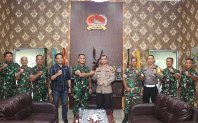 Kapolres Tapsel Bersama Dan Yonif 123/RW Jalin Sinergitas Lewat Silaturahmi