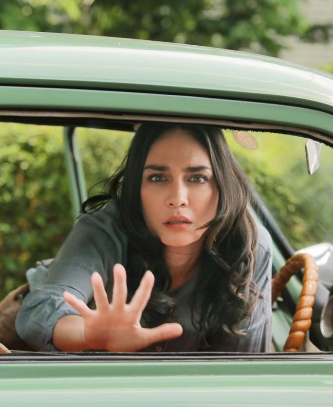 Luna Maya Tertangkap Kamera sedang Marah, Sampai Gebrak Meja