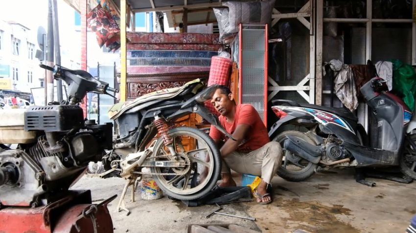 Tukang Tambal di Madina Ikut Jadi Caleg