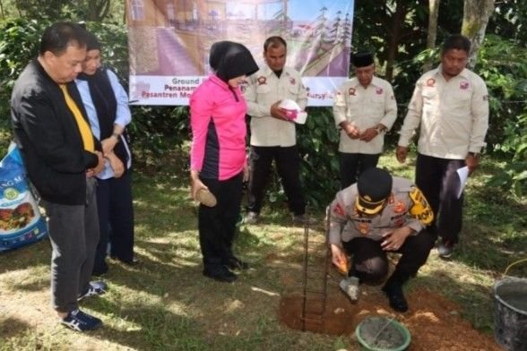 Kapolres Tapsel Lakukan Peletakan Batu Pertama Kafe Al-Qaradawi Bhayangkari