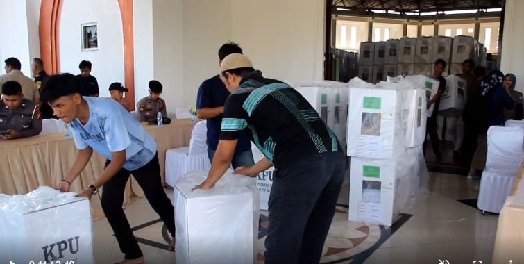 KPU Rohil Distribusikan Logistik Pemilu ke PPK Kecamatan