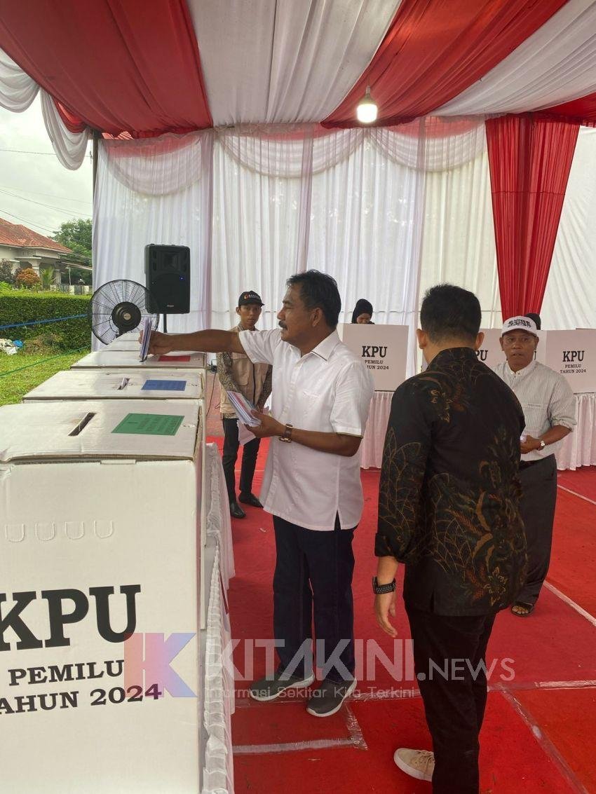Wali Kota Binjai Amir Hamzah Nyoblos di TPS 4 Binjai Estate