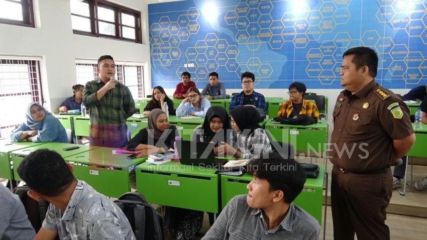 Aspidsus Kejatisu Ajarkan Unsur Pasal KUHP Baru ke Mahasiswa