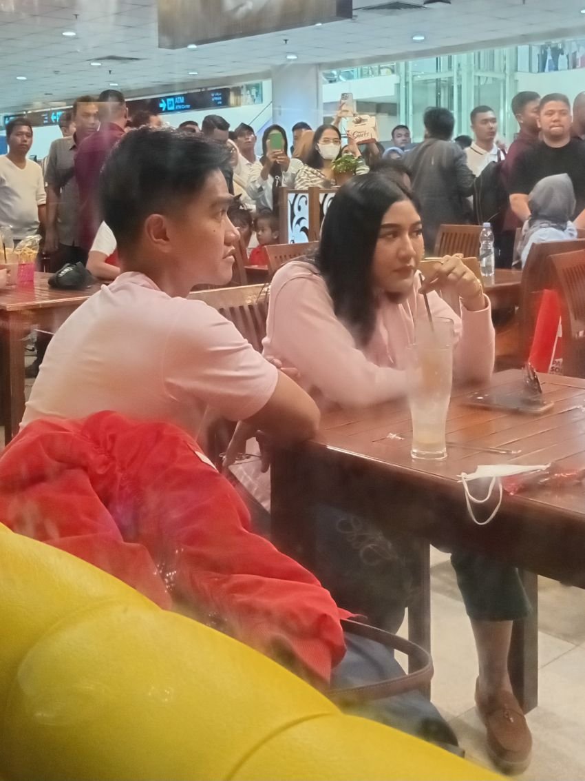 Kaesang Pangarep Curi Perhatian Pengunjung di Bandara KNO Medan, Turut Meriahkan Konser Indonesia Maju