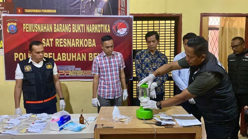 Sat Narkoba Polres Pelabuhan Belawan Musnahkan Barang Bukti Sabu